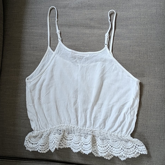 White top. - Picture 4 of 4